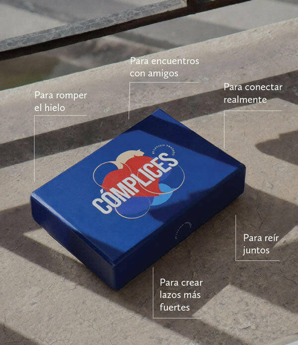 Juego de mesa Cómplices para amigos y parejas, con preguntas para conocer mejor a los demás y crear recuerdos inolvidables.